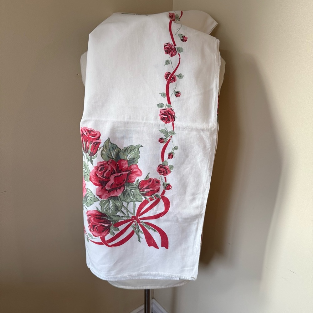 1960s Rose & Coquette Bow Cotton Tablecloth - Picture 11 of 11